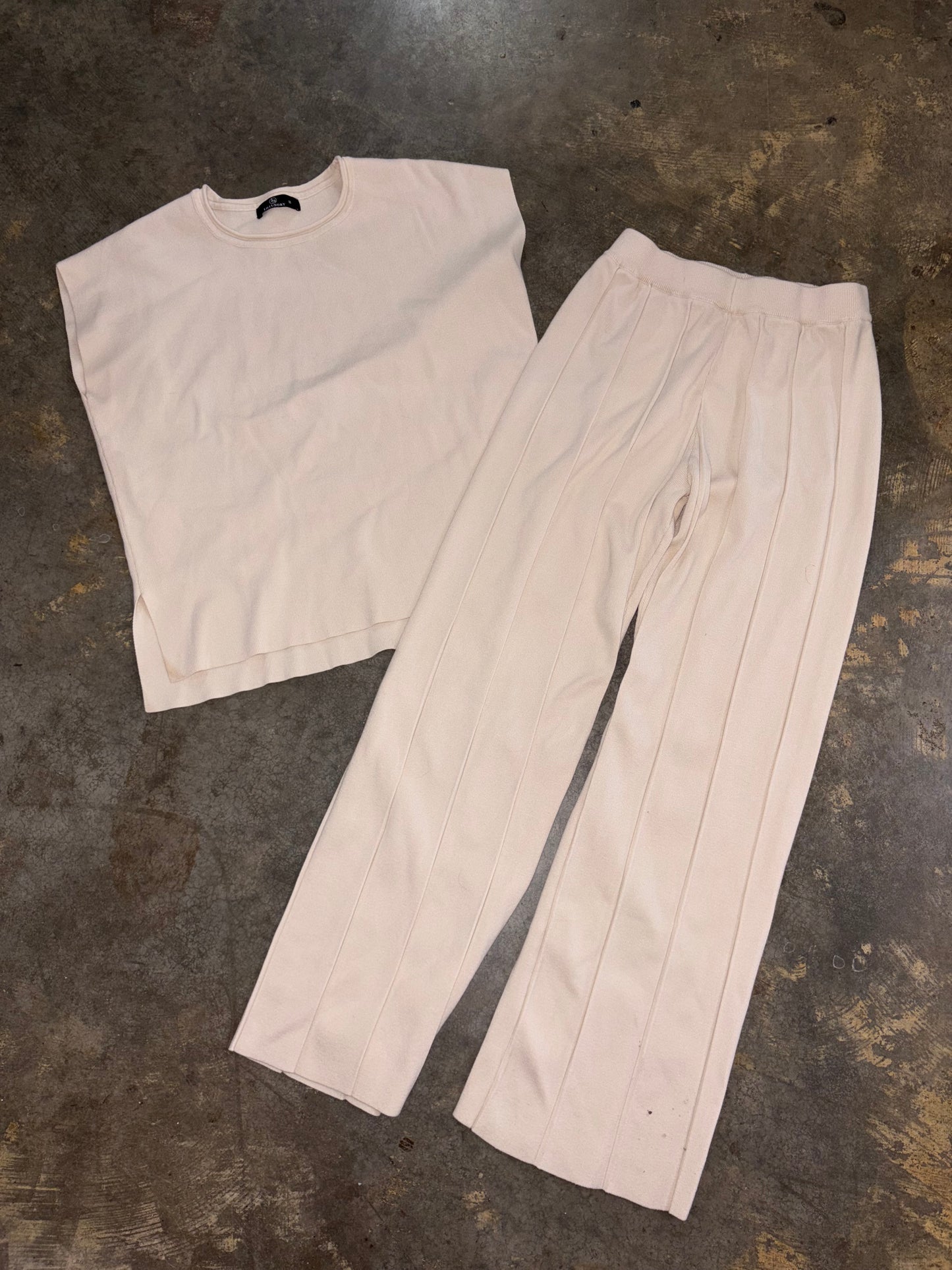 Illusory outfit - size small
