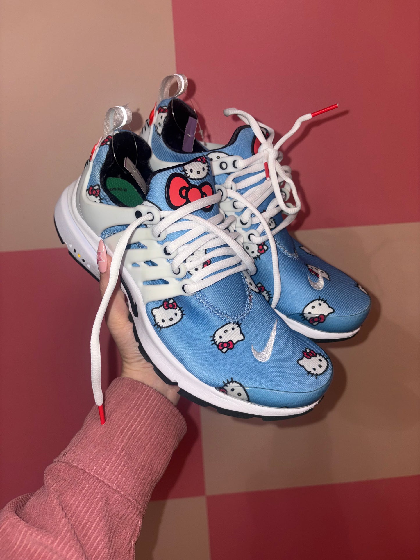 Nike x Hello Kitty - size 7