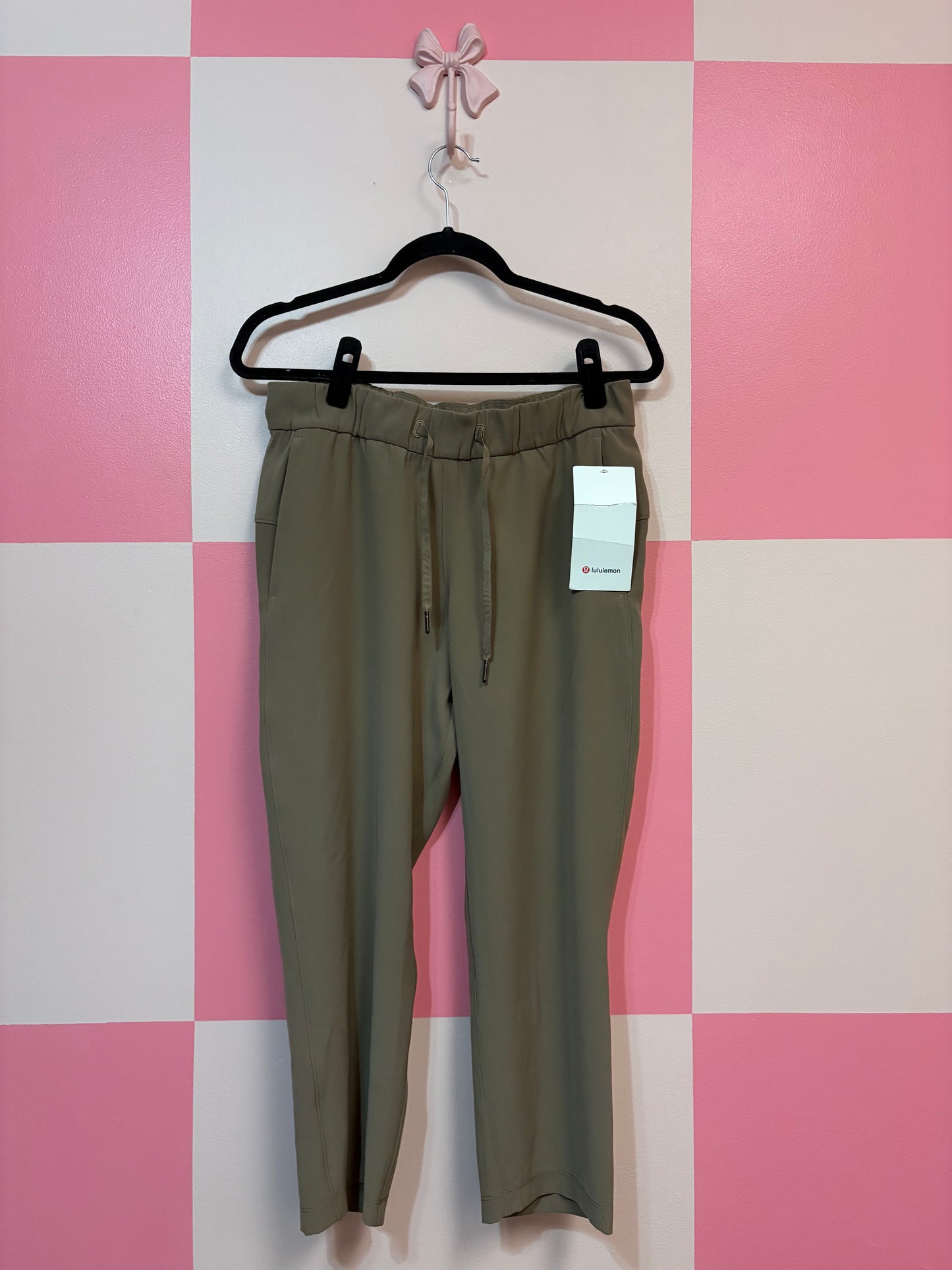 Lululemon cropped pants - size 8