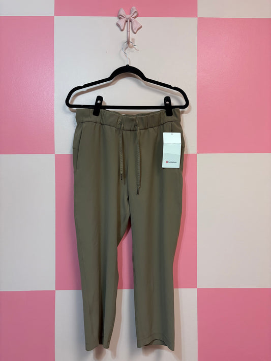 Lululemon cropped pants - size 8