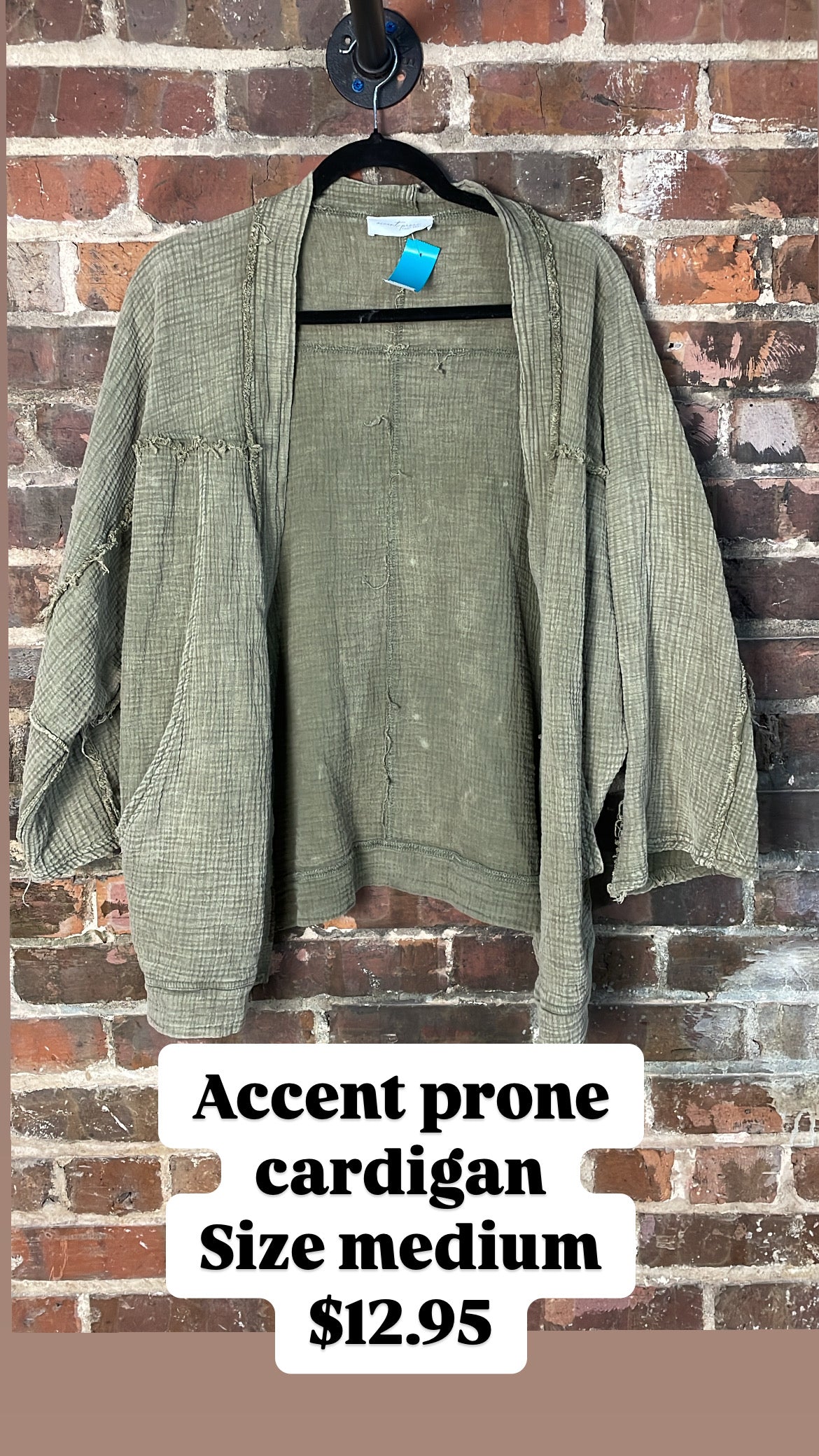 Accent prone cardigan