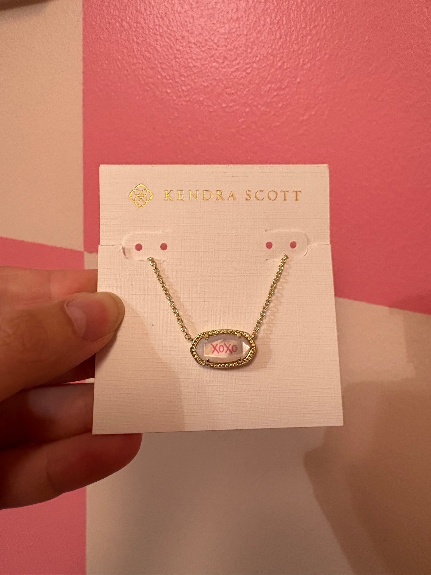 Kendra Scott necklace