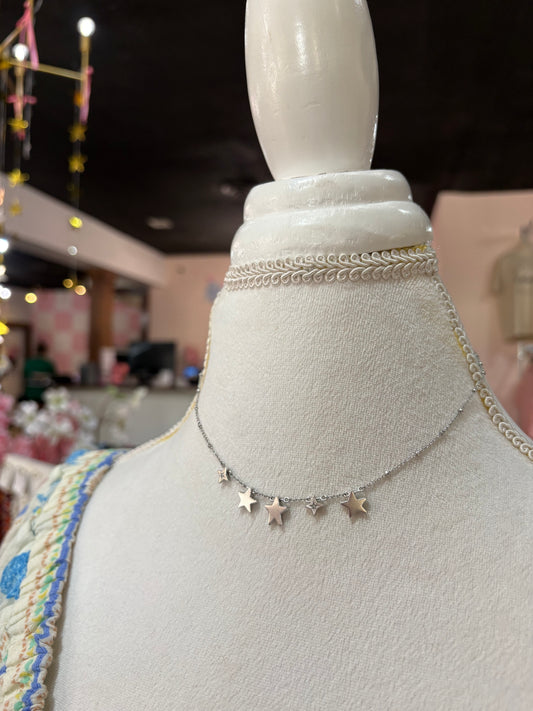 Kendra Scott necklace