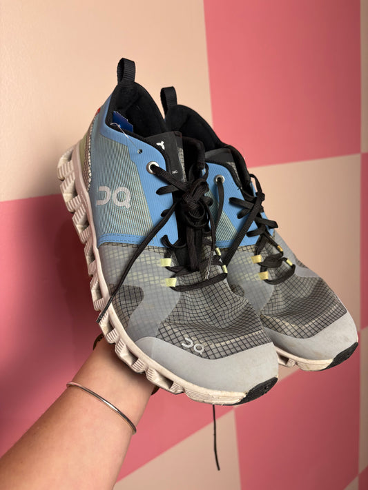 on cloud - size 10