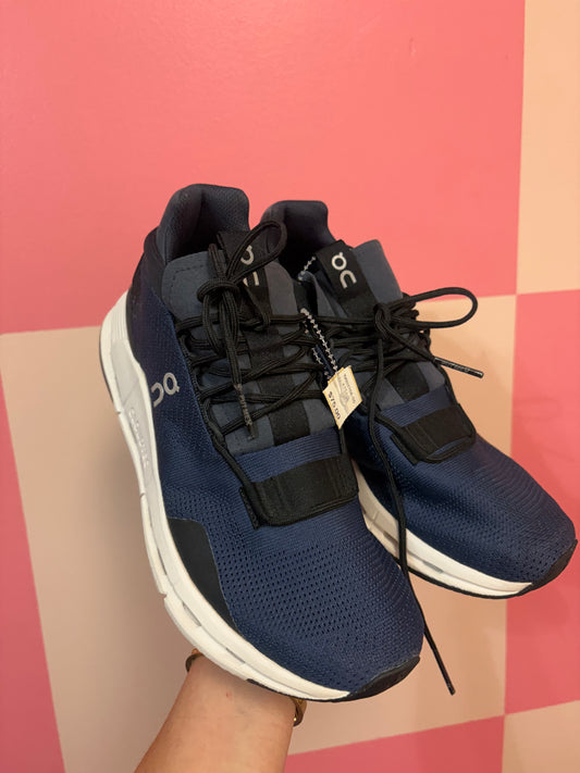 On Cloud - size 7.5
