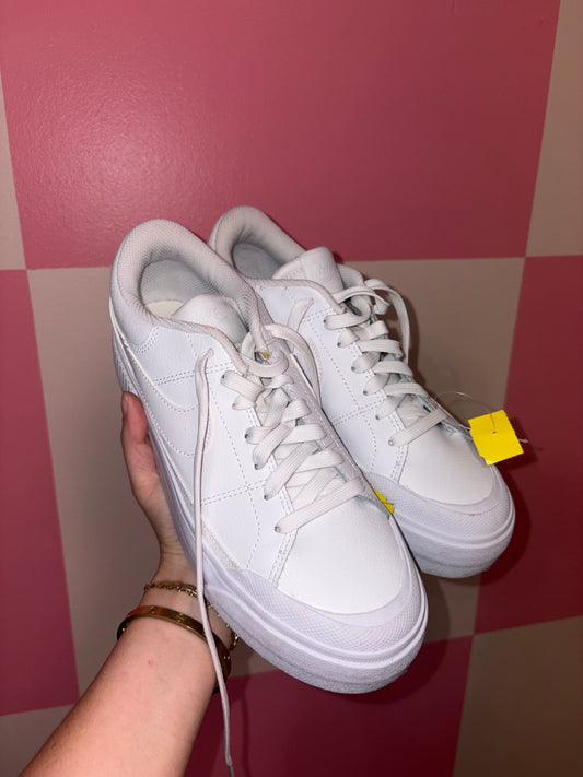 Nike shoes - size 7.5