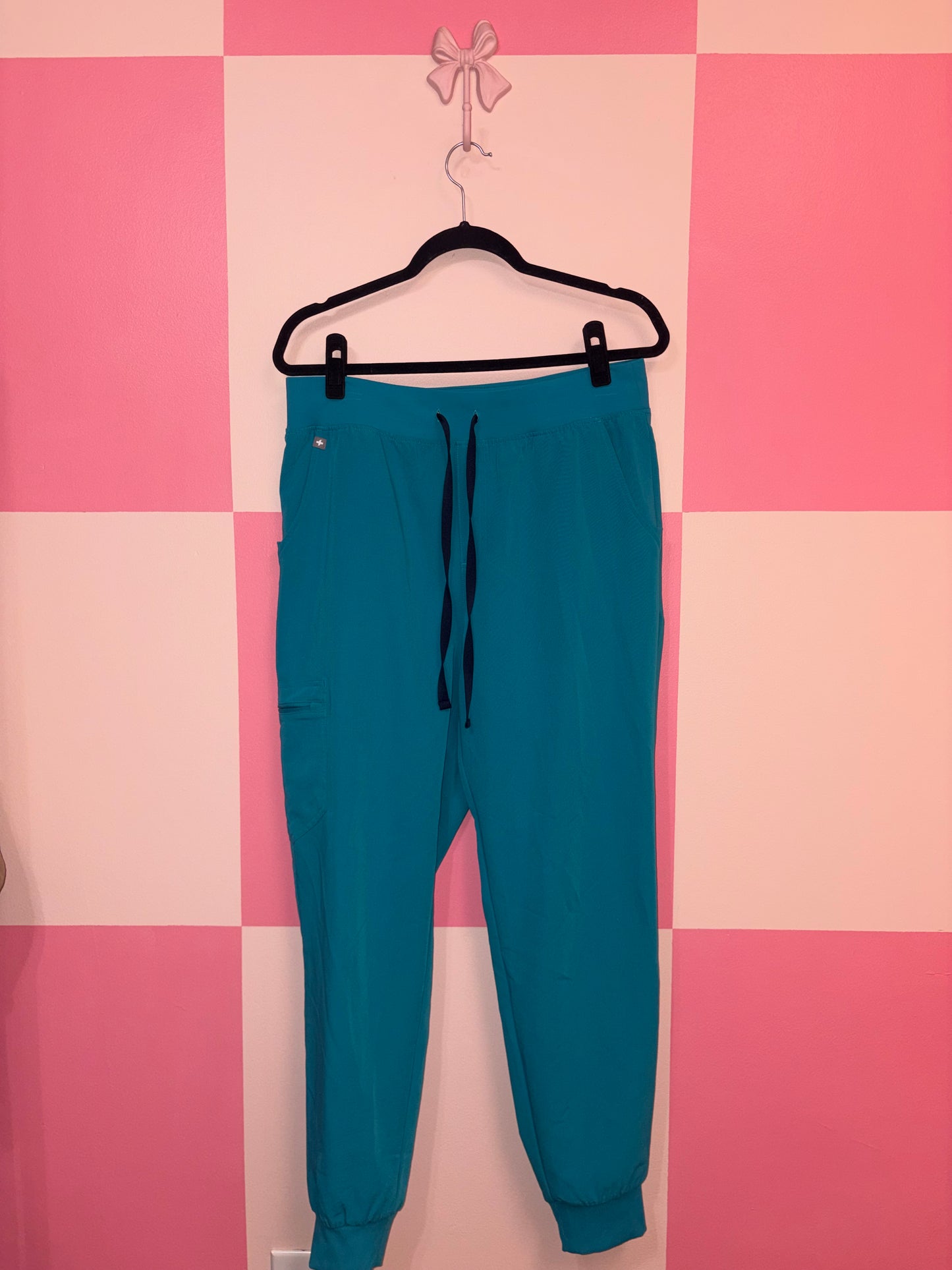 Figs scrub pants - size large