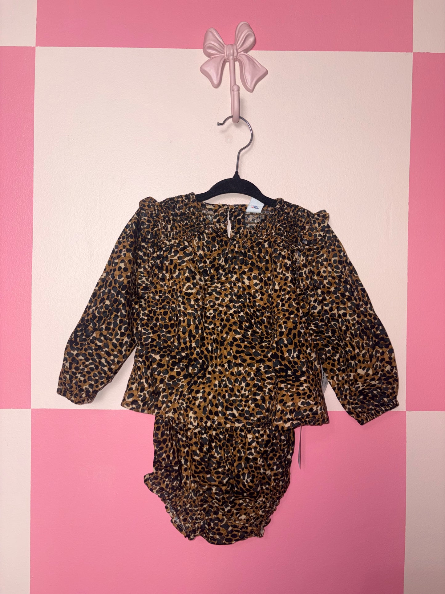 Old Navy outfit 12-18m